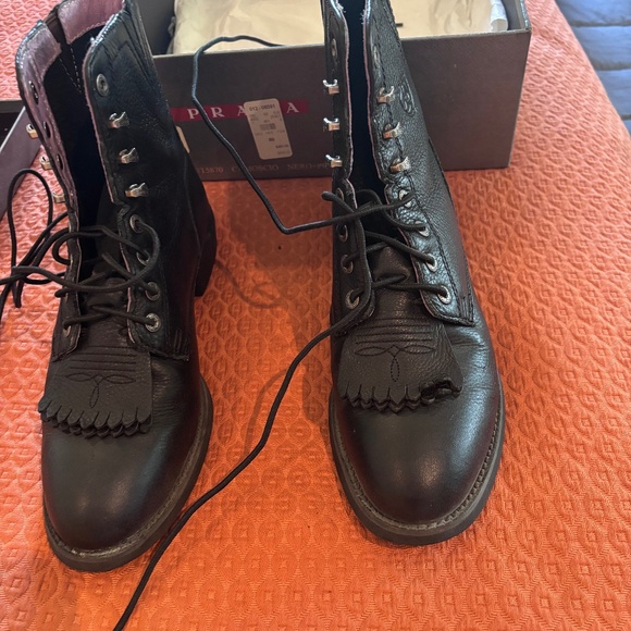 WOMEN’s ARIAT RIDING OR STABLE BOOTS - Picture 1 of 4
